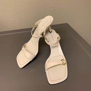 Bandolino Women’s Ivory Slip On Sandal Size: 7 1/2